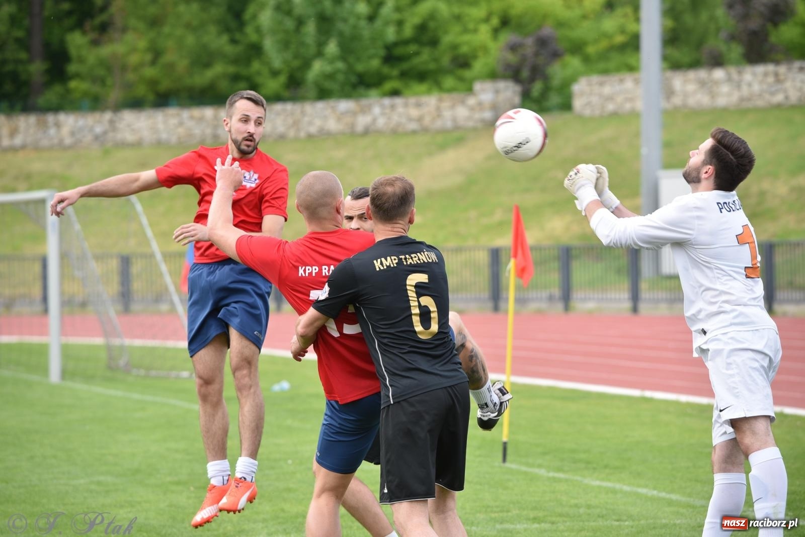 Zdjęcie w galerii na portalu naszraciborz.pl: XVI Bieg bez Granic i piłkarski turniej drużyn mundurowych [FOTO] wiadomości z regionu