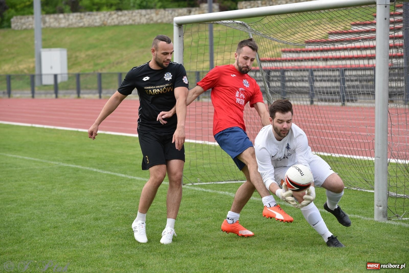 Zdjęcie w galerii na portalu naszraciborz.pl: XVI Bieg bez Granic i piłkarski turniej drużyn mundurowych [FOTO] wiadomości z regionu