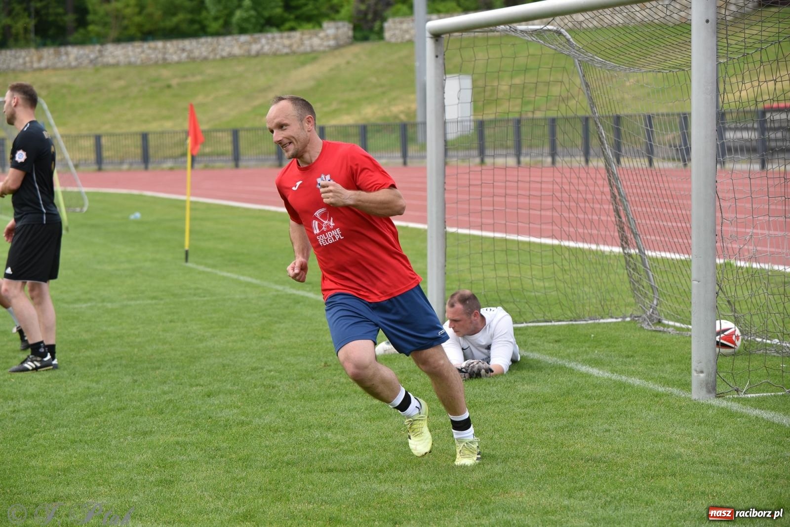 Zdjęcie w galerii na portalu naszraciborz.pl: XVI Bieg bez Granic i piłkarski turniej drużyn mundurowych [FOTO] wiadomości z regionu