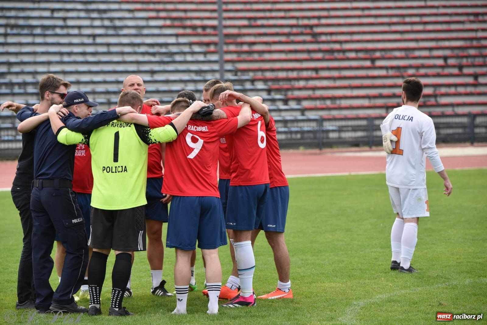 Zdjęcie w galerii na portalu naszraciborz.pl: XVI Bieg bez Granic i piłkarski turniej drużyn mundurowych [FOTO] wiadomości z regionu