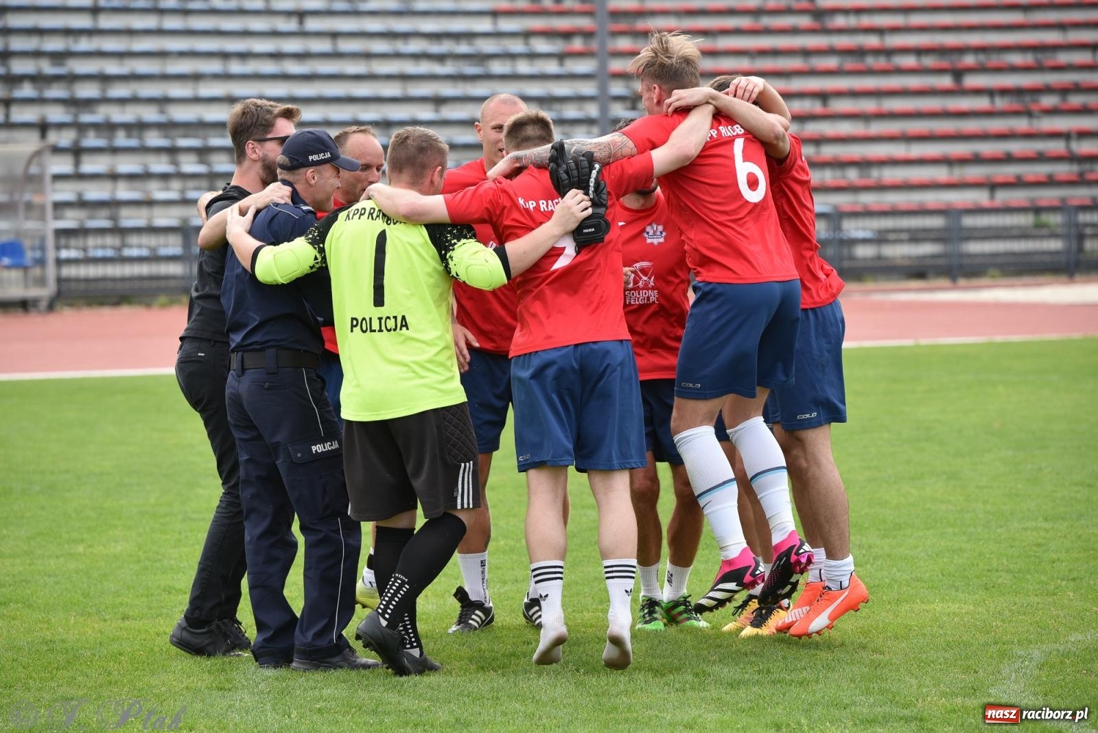 Zdjęcie w galerii na portalu naszraciborz.pl: XVI Bieg bez Granic i piłkarski turniej drużyn mundurowych [FOTO] wiadomości z regionu