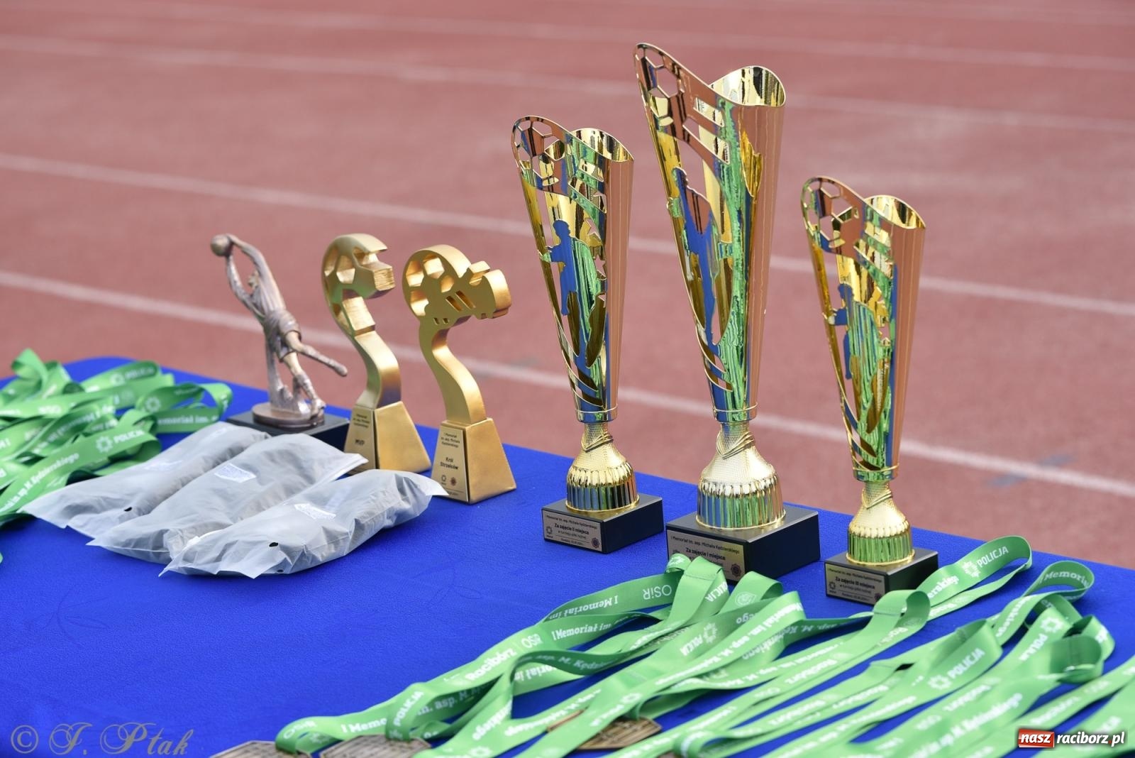 Zdjęcie w galerii na portalu naszraciborz.pl: XVI Bieg bez Granic i piłkarski turniej drużyn mundurowych [FOTO] wiadomości z regionu