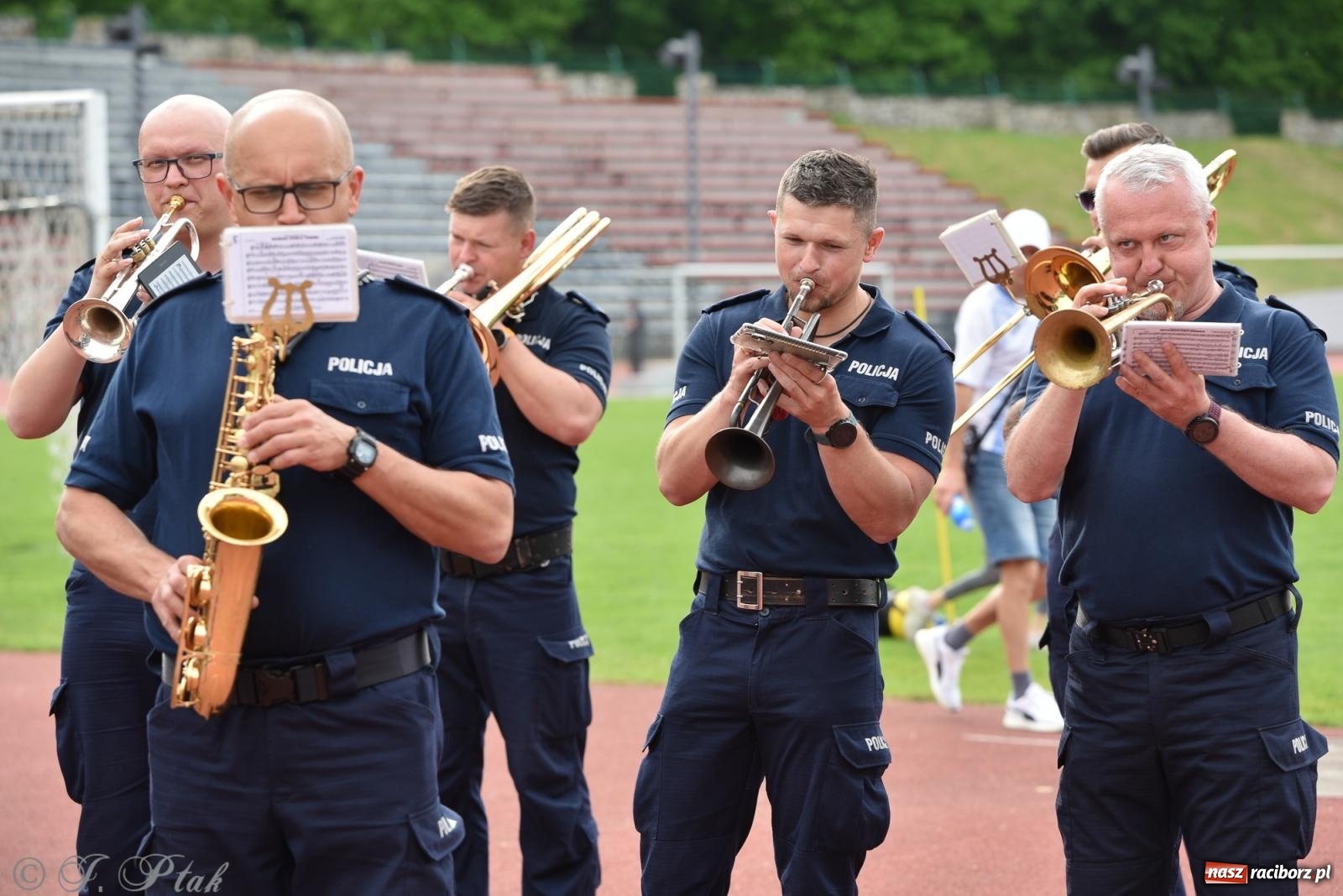 Zdjęcie w galerii na portalu naszraciborz.pl: XVI Bieg bez Granic i piłkarski turniej drużyn mundurowych [FOTO] wiadomości z regionu