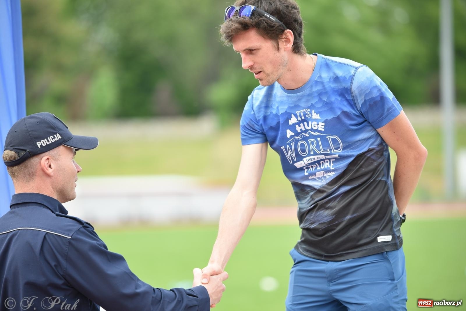 Zdjęcie w galerii na portalu naszraciborz.pl: XVI Bieg bez Granic i piłkarski turniej drużyn mundurowych [FOTO] wiadomości z regionu