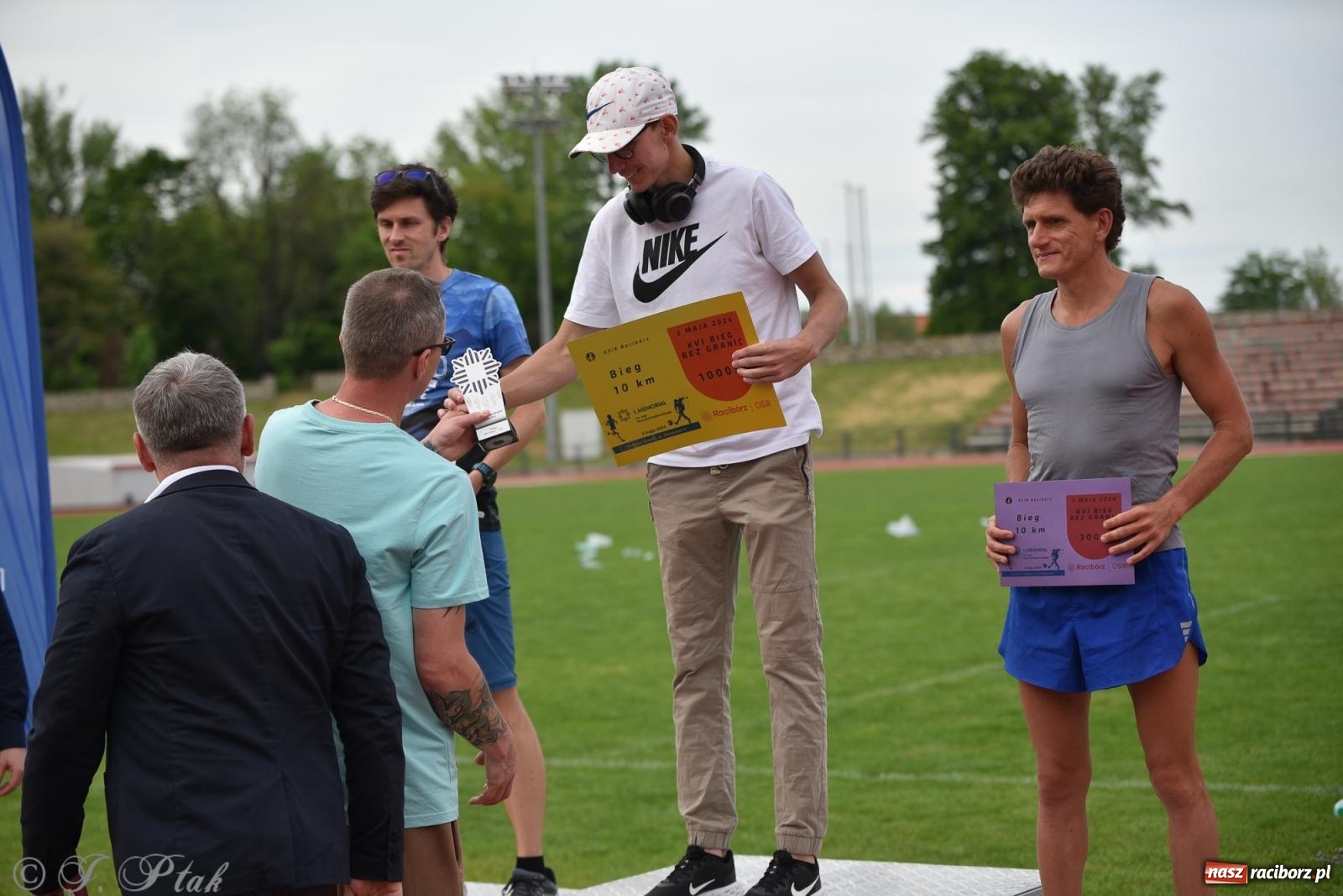 Zdjęcie w galerii na portalu naszraciborz.pl: XVI Bieg bez Granic i piłkarski turniej drużyn mundurowych [FOTO] wiadomości z regionu