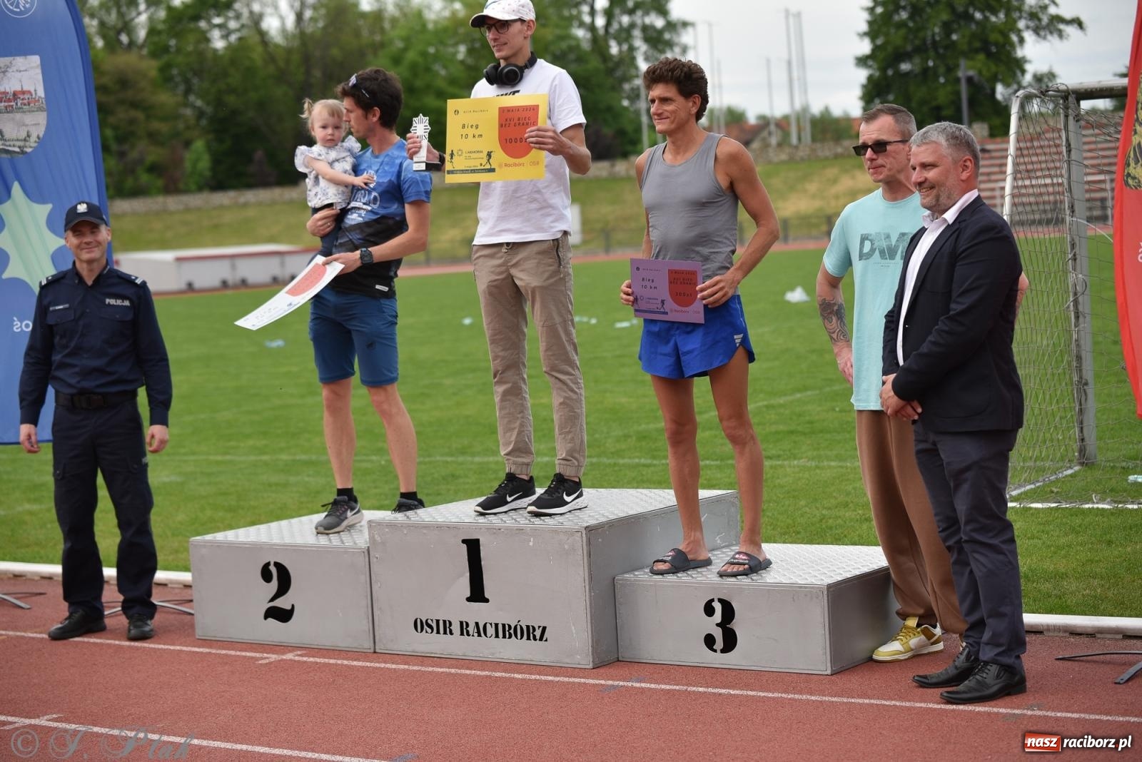 Zdjęcie w galerii na portalu naszraciborz.pl: XVI Bieg bez Granic i piłkarski turniej drużyn mundurowych [FOTO] wiadomości z regionu