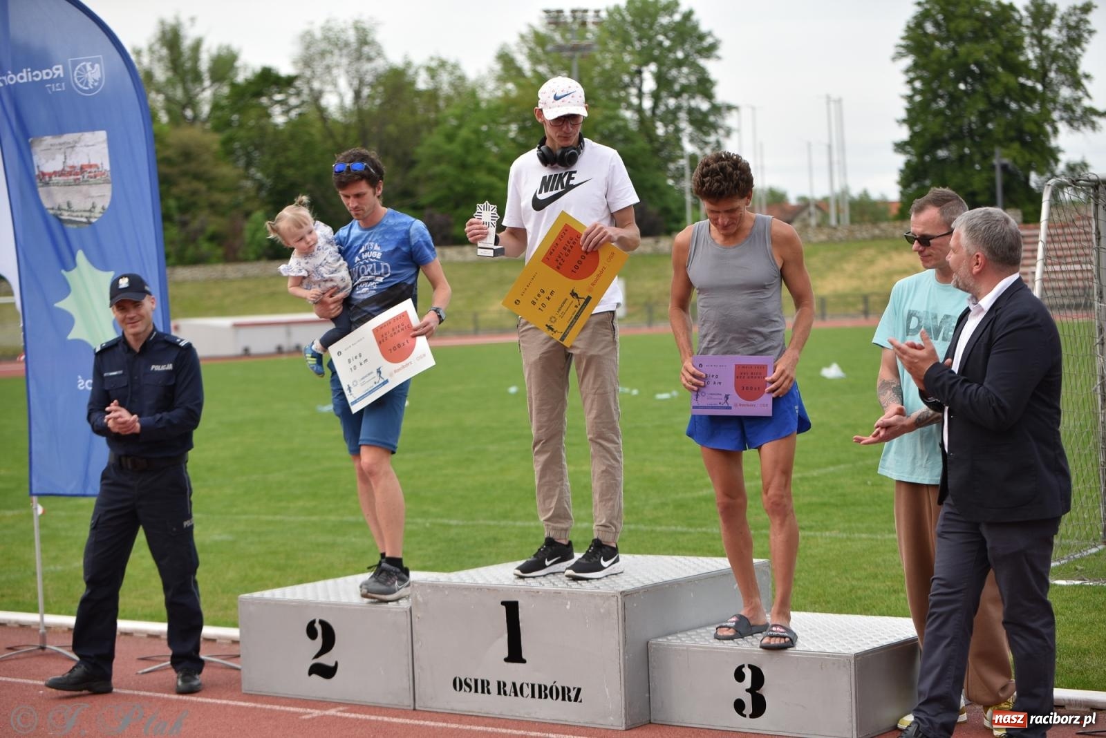 Zdjęcie w galerii na portalu naszraciborz.pl: XVI Bieg bez Granic i piłkarski turniej drużyn mundurowych [FOTO] wiadomości z regionu