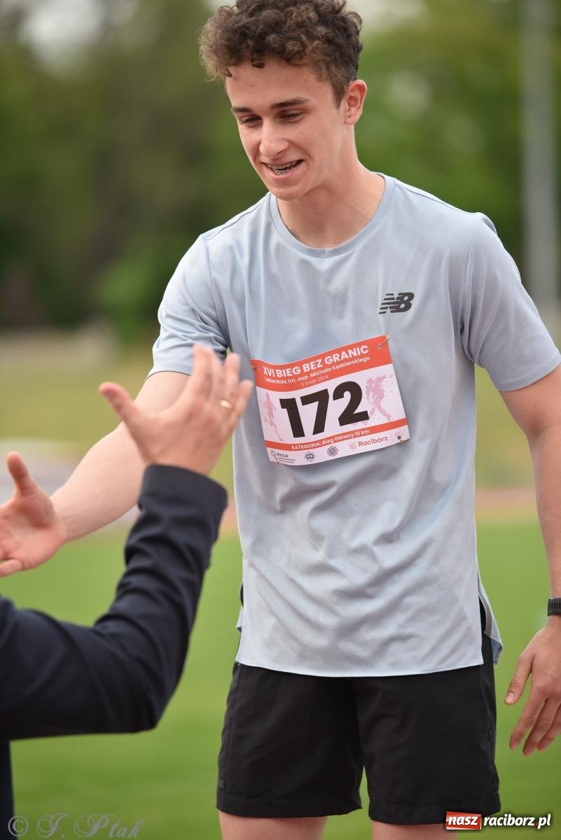 Zdjęcie w galerii na portalu naszraciborz.pl: XVI Bieg bez Granic i piłkarski turniej drużyn mundurowych [FOTO] wiadomości z regionu