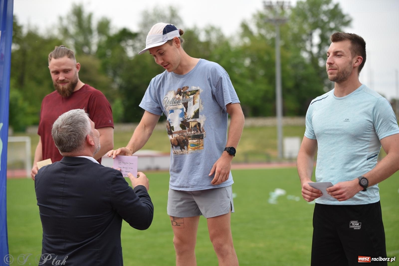 Zdjęcie w galerii na portalu naszraciborz.pl: XVI Bieg bez Granic i piłkarski turniej drużyn mundurowych [FOTO] wiadomości z regionu
