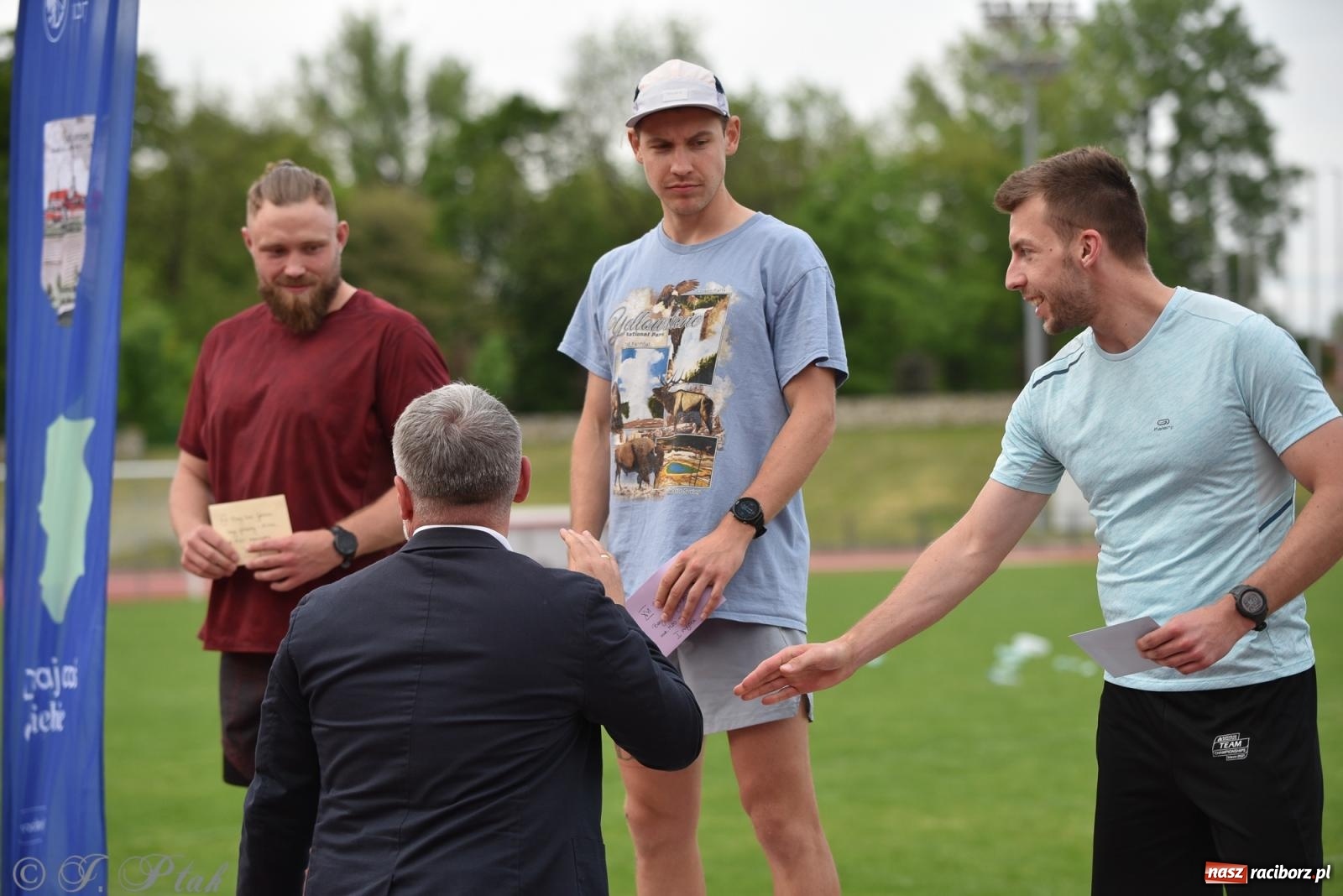 Zdjęcie w galerii na portalu naszraciborz.pl: XVI Bieg bez Granic i piłkarski turniej drużyn mundurowych [FOTO] wiadomości z regionu