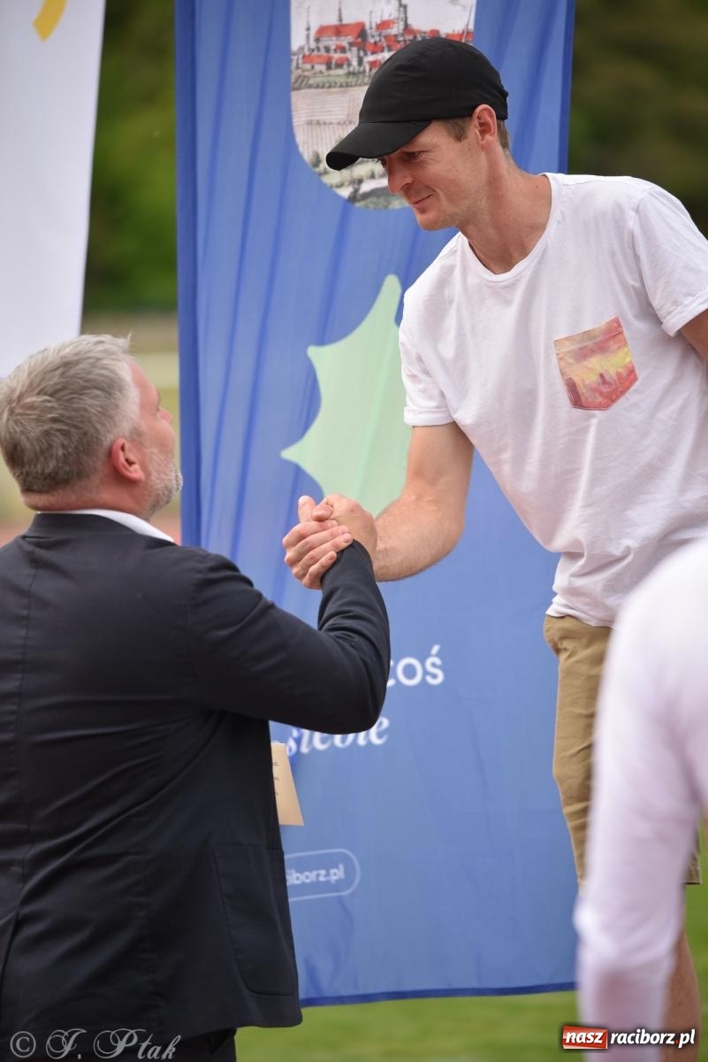 Zdjęcie w galerii na portalu naszraciborz.pl: XVI Bieg bez Granic i piłkarski turniej drużyn mundurowych [FOTO] wiadomości z regionu