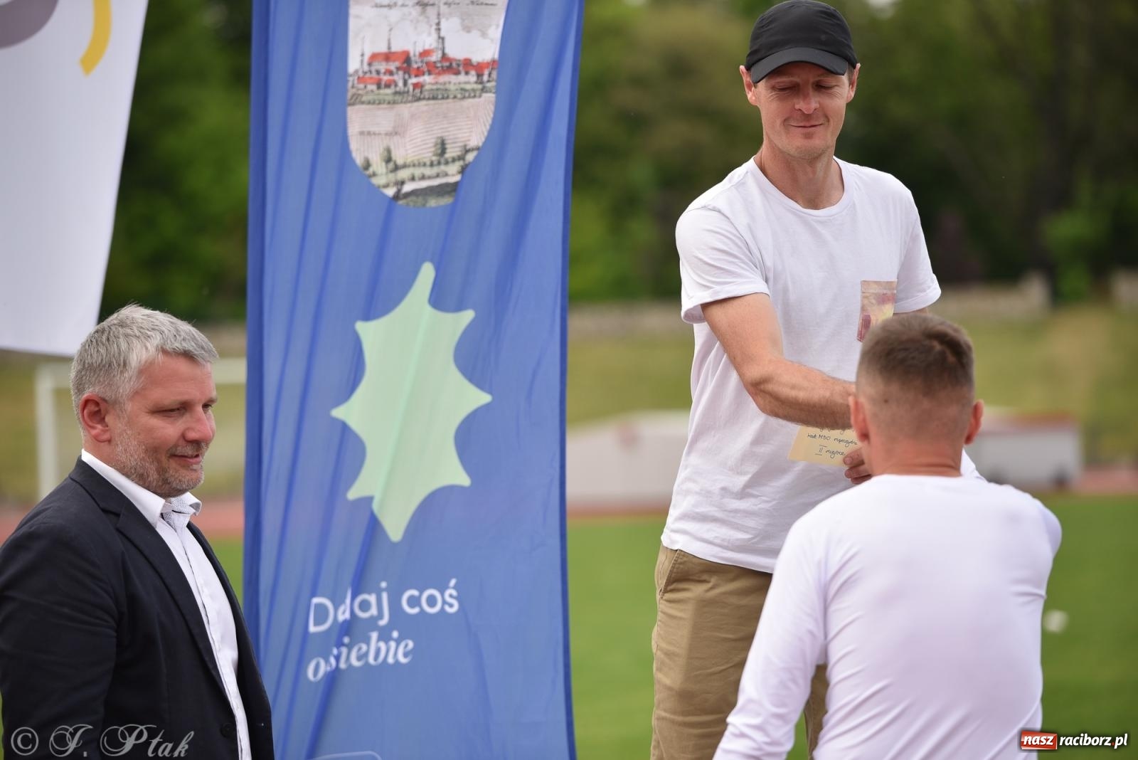 Zdjęcie w galerii na portalu naszraciborz.pl: XVI Bieg bez Granic i piłkarski turniej drużyn mundurowych [FOTO] wiadomości z regionu