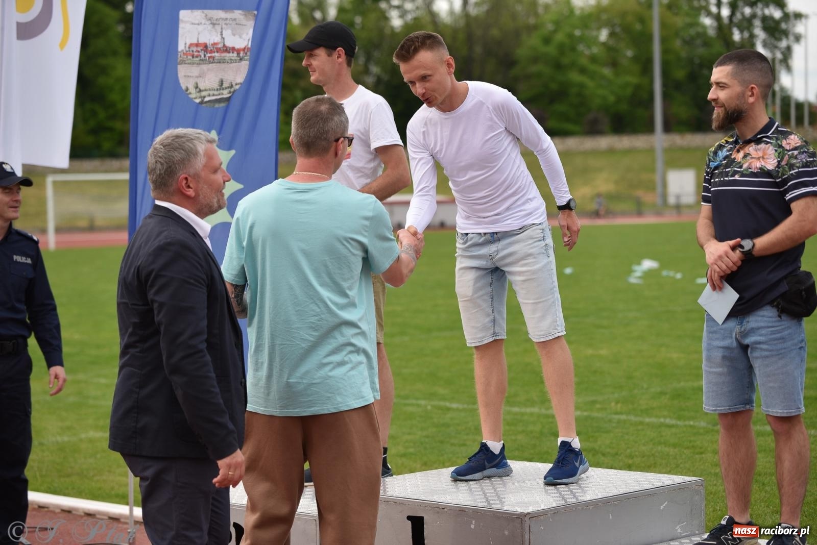 Zdjęcie w galerii na portalu naszraciborz.pl: XVI Bieg bez Granic i piłkarski turniej drużyn mundurowych [FOTO] wiadomości z regionu