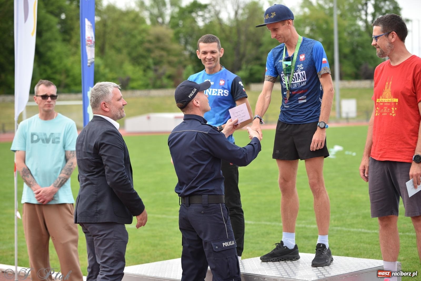 Zdjęcie w galerii na portalu naszraciborz.pl: XVI Bieg bez Granic i piłkarski turniej drużyn mundurowych [FOTO] wiadomości z regionu