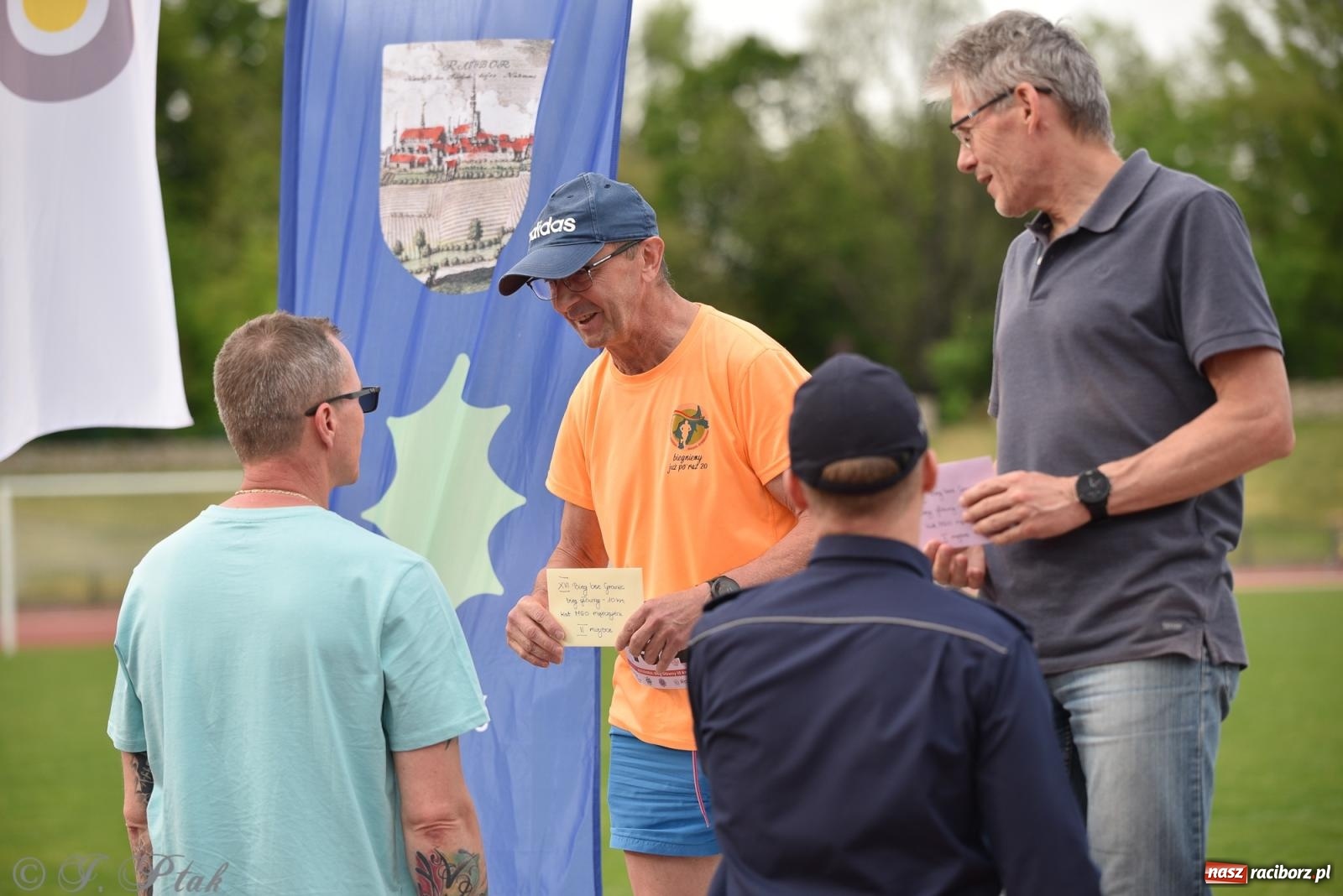 Zdjęcie w galerii na portalu naszraciborz.pl: XVI Bieg bez Granic i piłkarski turniej drużyn mundurowych [FOTO] wiadomości z regionu