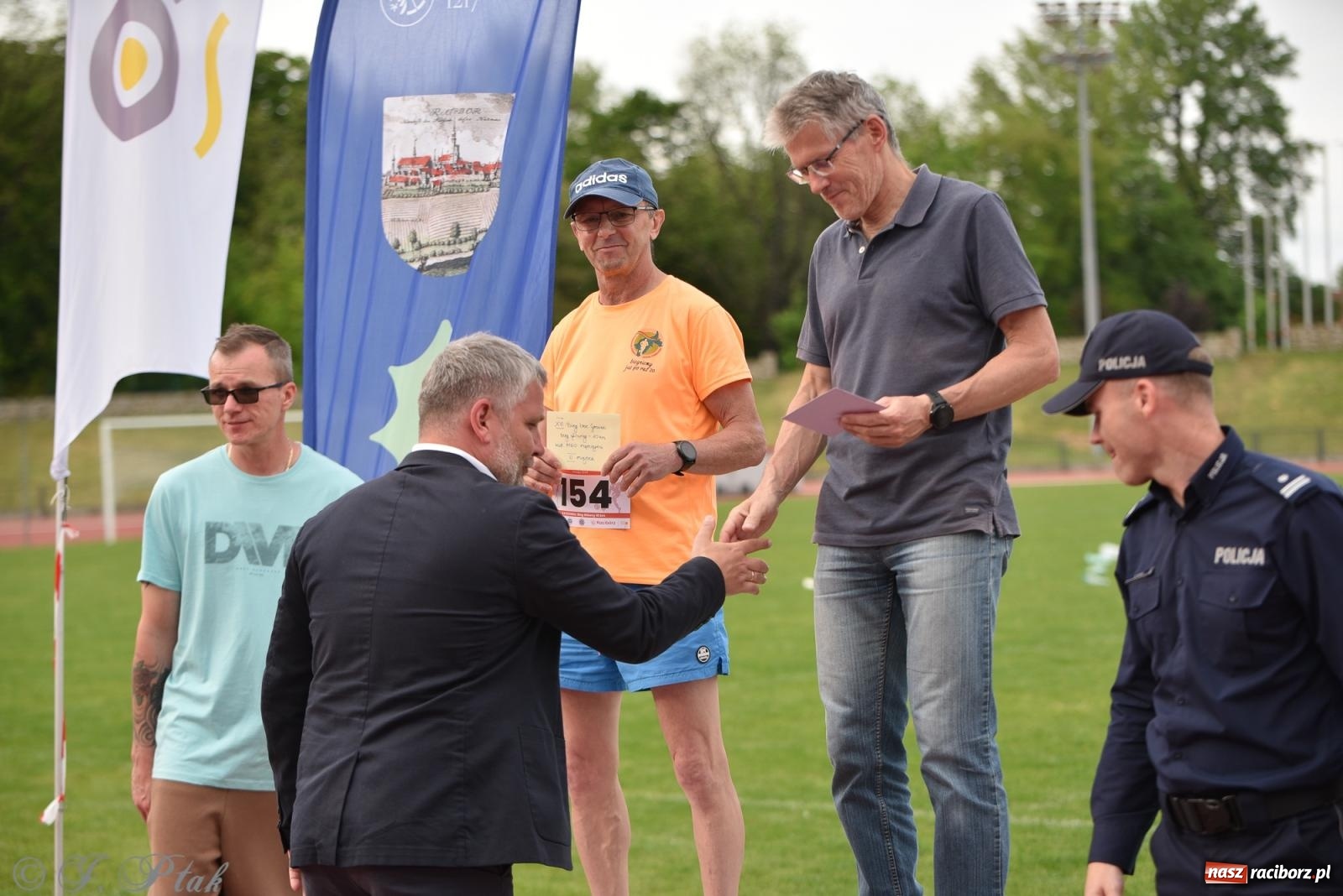Zdjęcie w galerii na portalu naszraciborz.pl: XVI Bieg bez Granic i piłkarski turniej drużyn mundurowych [FOTO] wiadomości z regionu