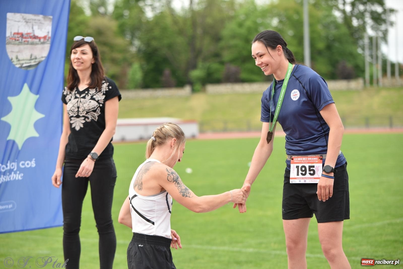 Zdjęcie w galerii na portalu naszraciborz.pl: XVI Bieg bez Granic i piłkarski turniej drużyn mundurowych [FOTO] wiadomości z regionu