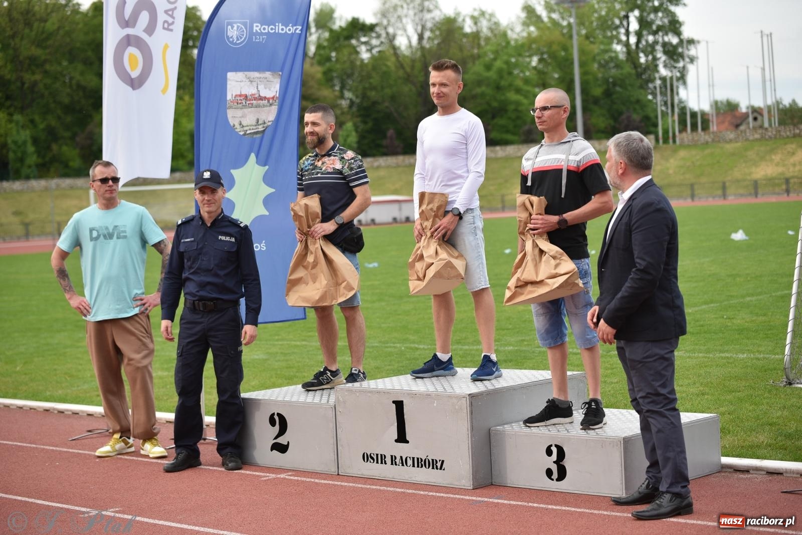 Zdjęcie w galerii na portalu naszraciborz.pl: XVI Bieg bez Granic i piłkarski turniej drużyn mundurowych [FOTO] wiadomości z regionu
