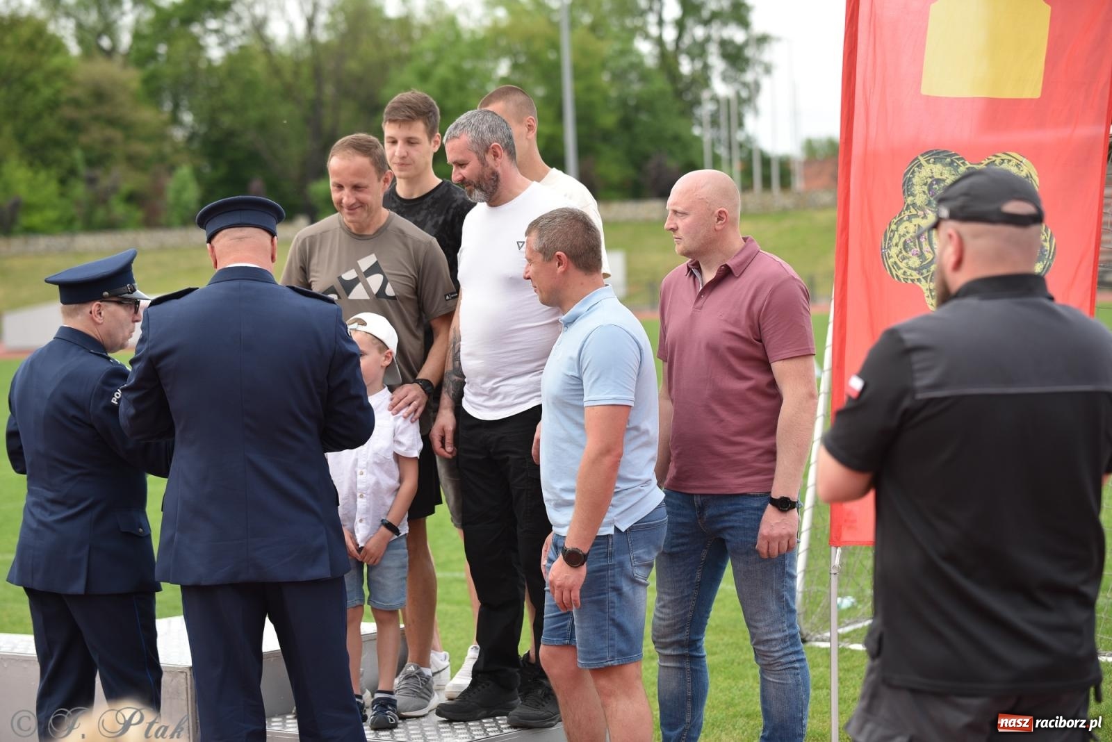 Zdjęcie w galerii na portalu naszraciborz.pl: XVI Bieg bez Granic i piłkarski turniej drużyn mundurowych [FOTO] wiadomości z regionu