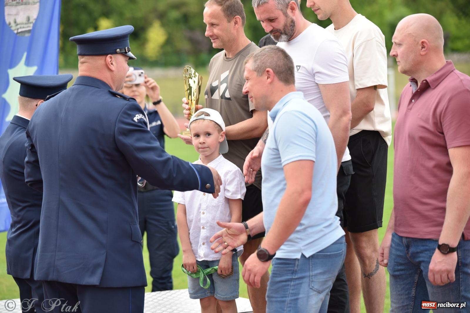Zdjęcie w galerii na portalu naszraciborz.pl: XVI Bieg bez Granic i piłkarski turniej drużyn mundurowych [FOTO] wiadomości z regionu