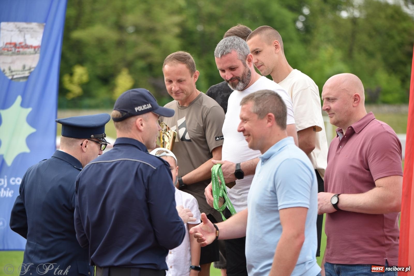 Zdjęcie w galerii na portalu naszraciborz.pl: XVI Bieg bez Granic i piłkarski turniej drużyn mundurowych [FOTO] wiadomości z regionu