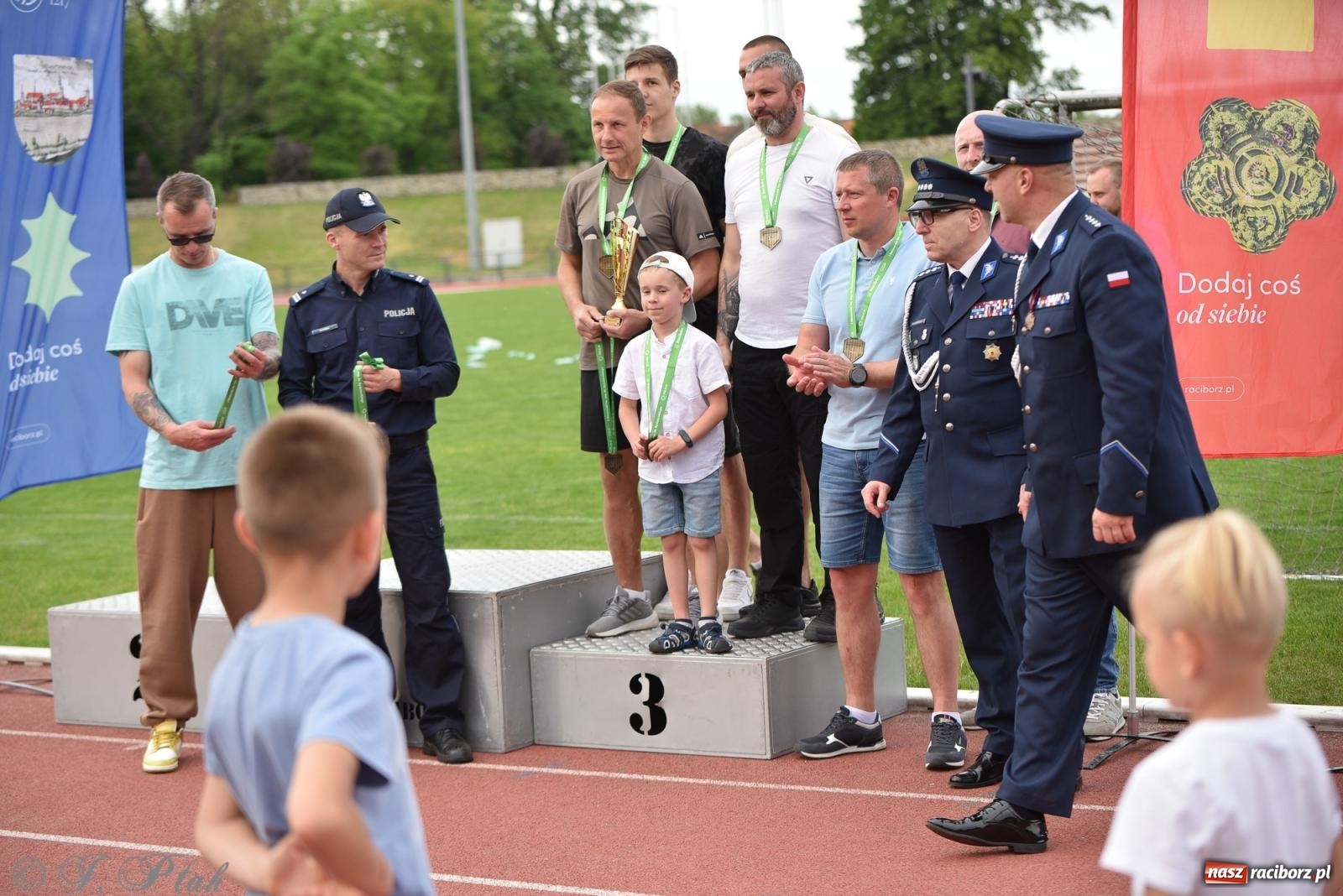 Zdjęcie w galerii na portalu naszraciborz.pl: XVI Bieg bez Granic i piłkarski turniej drużyn mundurowych [FOTO] wiadomości z regionu