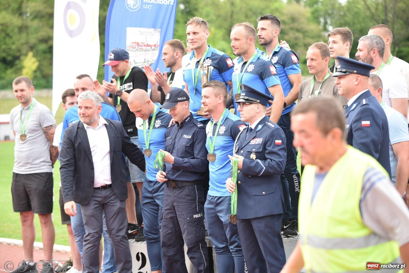 Zdjęcie w galerii na portalu naszraciborz.pl: XVI Bieg bez Granic i piłkarski turniej drużyn mundurowych [FOTO] wiadomości z regionu