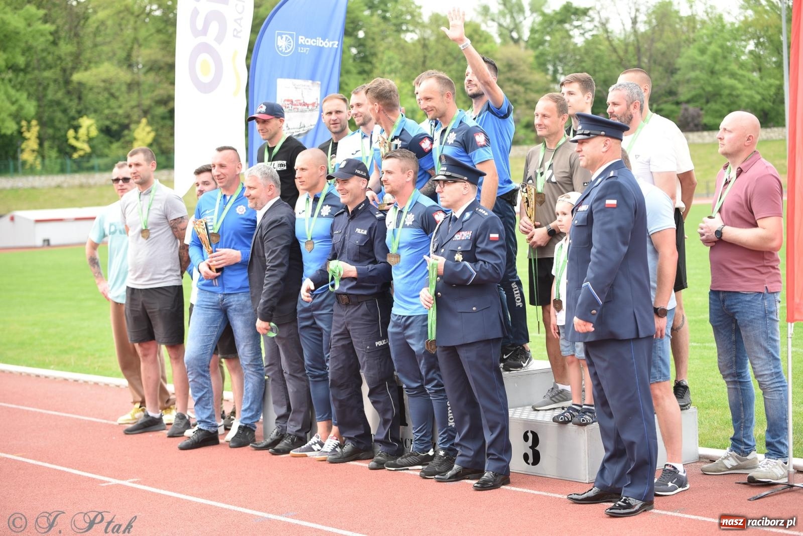 Zdjęcie w galerii na portalu naszraciborz.pl: XVI Bieg bez Granic i piłkarski turniej drużyn mundurowych [FOTO] wiadomości z regionu