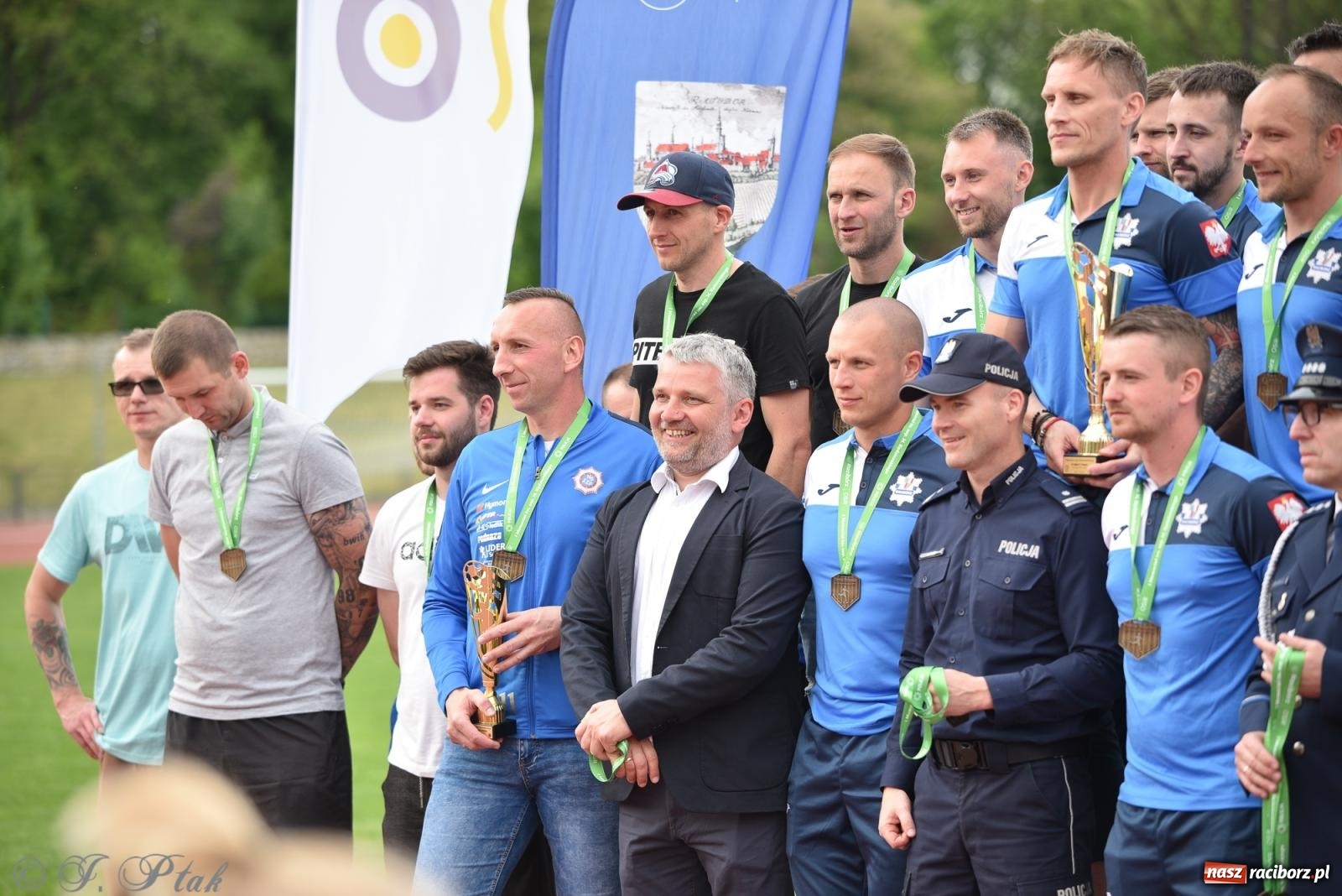 Zdjęcie w galerii na portalu naszraciborz.pl: XVI Bieg bez Granic i piłkarski turniej drużyn mundurowych [FOTO] wiadomości z regionu