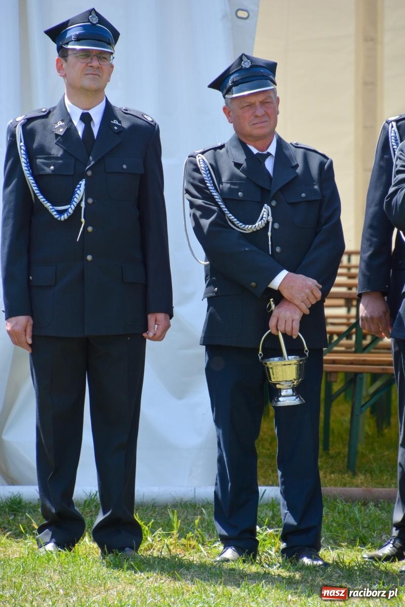 Zdjęcie w galerii na portalu naszraciborz.pl: Cyprzanowska OSP świętuje 140-lecie. Na urodziny dostała nowy wóz bojowy wiadomości z regionu