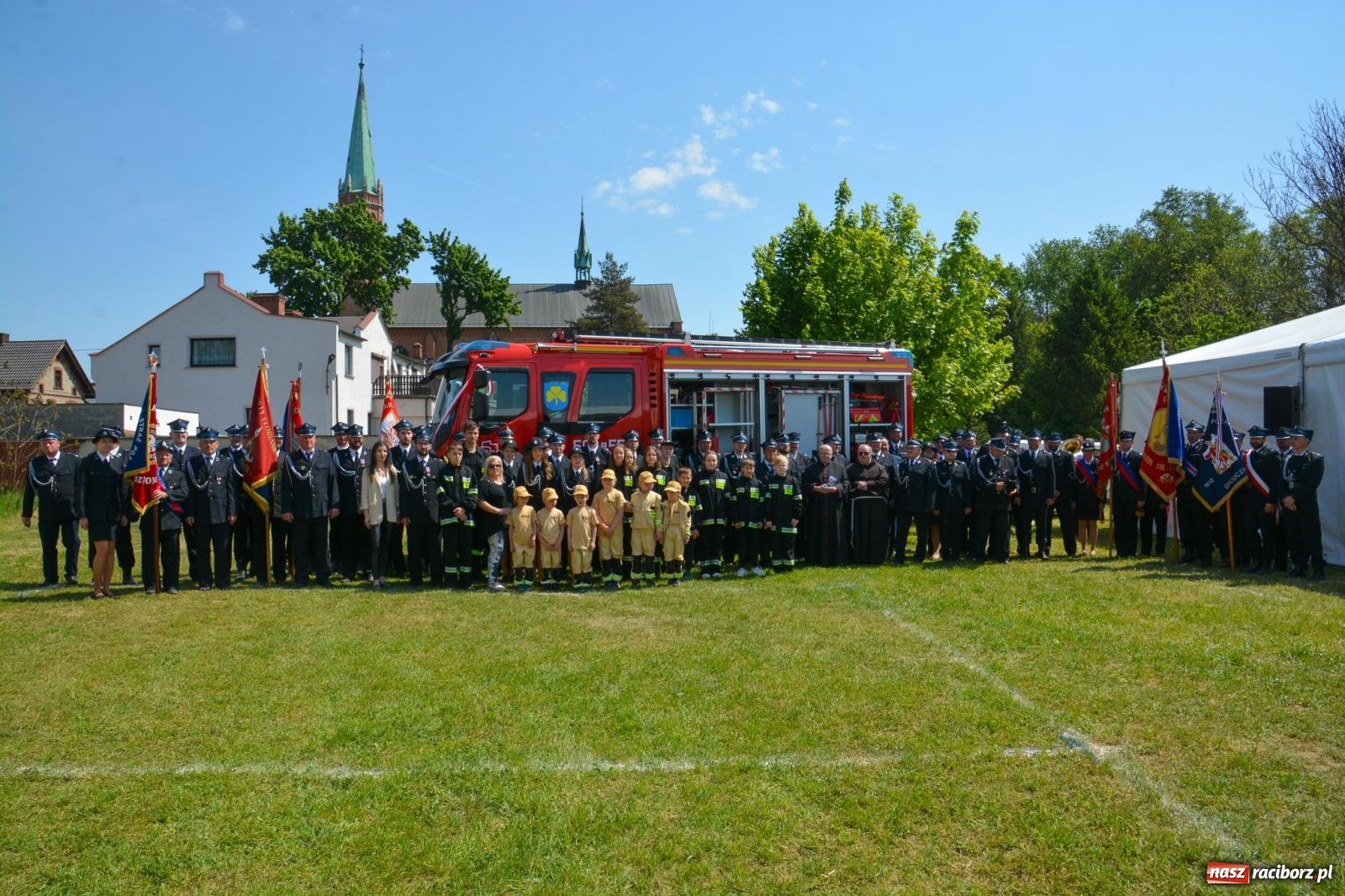 Zdjęcie w galerii na portalu naszraciborz.pl: Cyprzanowska OSP świętuje 140-lecie. Na urodziny dostała nowy wóz bojowy wiadomości z regionu