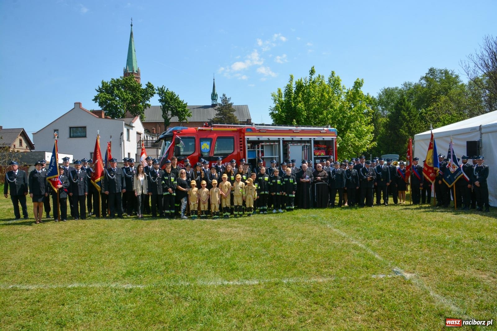 Zdjęcie w galerii na portalu naszraciborz.pl: Cyprzanowska OSP świętuje 140-lecie. Na urodziny dostała nowy wóz bojowy wiadomości z regionu