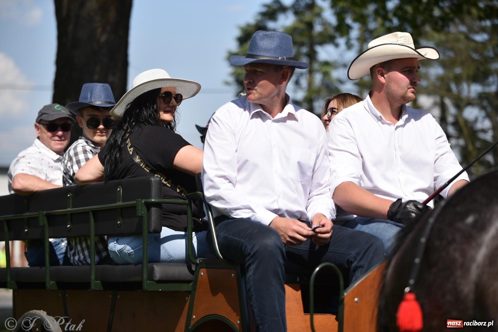 Zdjęcie w galerii na portalu naszraciborz.pl: Na pamiątkę wielkiego gradobicia. 147. procesja w Pogrzebieniu [FOTO i WIDEO] wiadomości z regionu