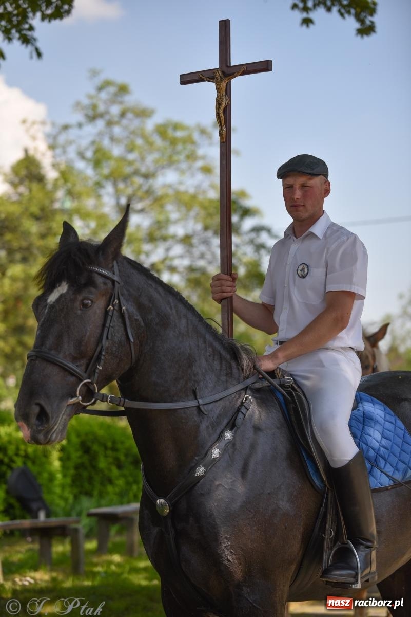 Zdjęcie w galerii na portalu naszraciborz.pl: Na pamiątkę wielkiego gradobicia. 147. procesja w Pogrzebieniu [FOTO i WIDEO] wiadomości z regionu