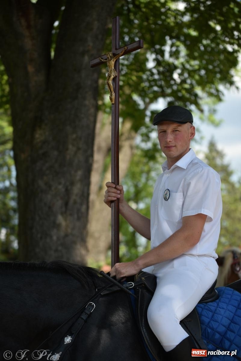 Zdjęcie w galerii na portalu naszraciborz.pl: Na pamiątkę wielkiego gradobicia. 147. procesja w Pogrzebieniu [FOTO i WIDEO] wiadomości z regionu