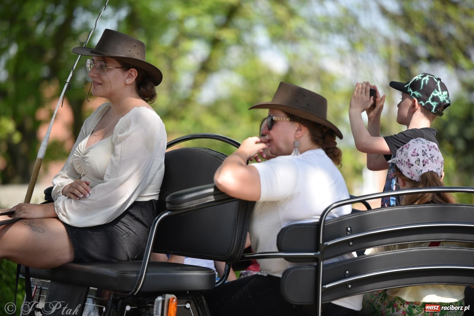Zdjęcie w galerii na portalu naszraciborz.pl: Na pamiątkę wielkiego gradobicia. 147. procesja w Pogrzebieniu [FOTO i WIDEO] wiadomości z regionu