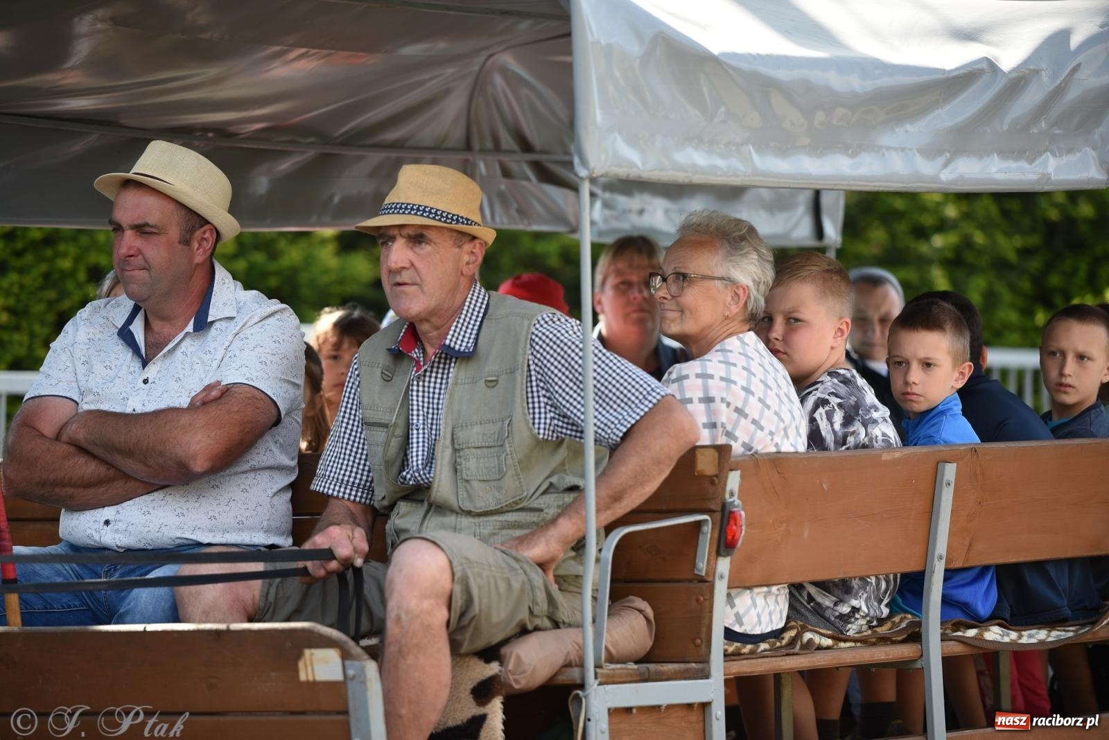 Zdjęcie w galerii na portalu naszraciborz.pl: Na pamiątkę wielkiego gradobicia. 147. procesja w Pogrzebieniu [FOTO i WIDEO] wiadomości z regionu