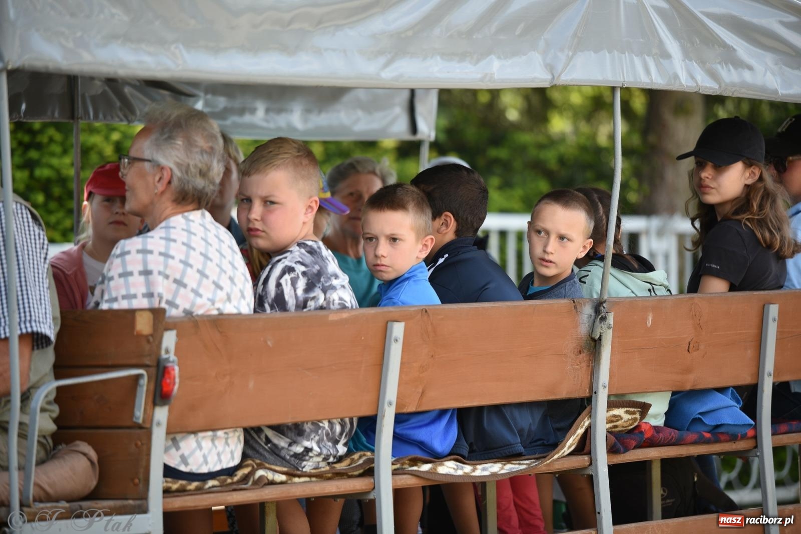 Zdjęcie w galerii na portalu naszraciborz.pl: Na pamiątkę wielkiego gradobicia. 147. procesja w Pogrzebieniu [FOTO i WIDEO] wiadomości z regionu