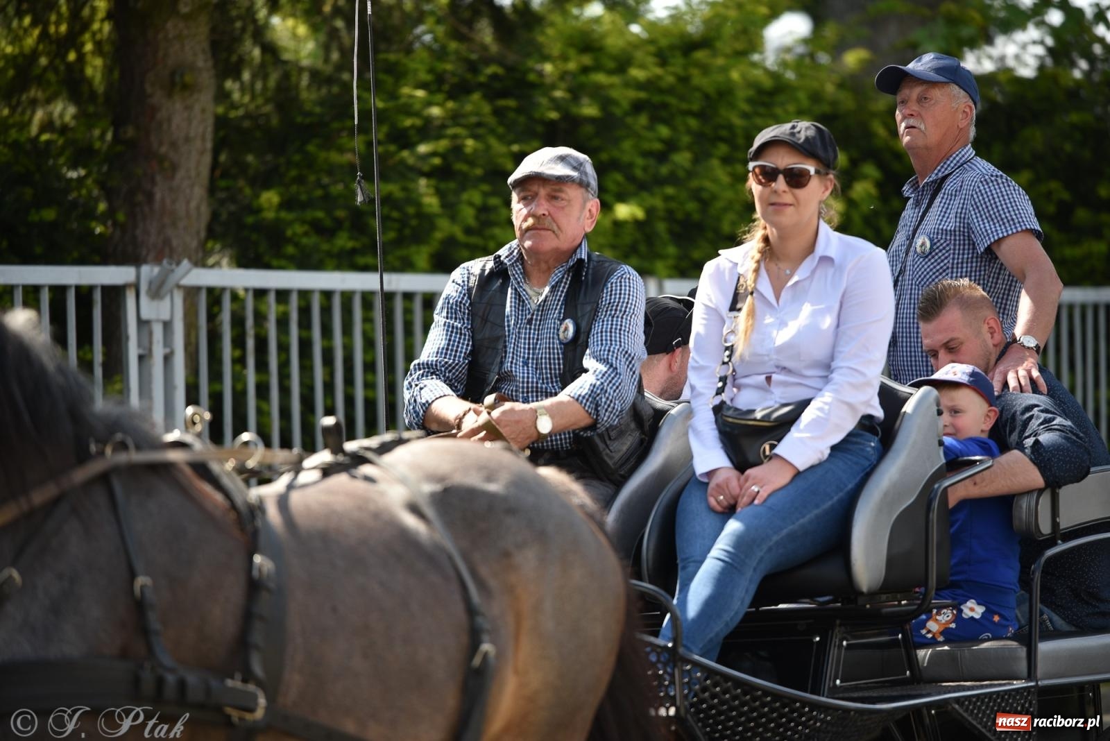 Zdjęcie w galerii na portalu naszraciborz.pl: Na pamiątkę wielkiego gradobicia. 147. procesja w Pogrzebieniu [FOTO i WIDEO] wiadomości z regionu