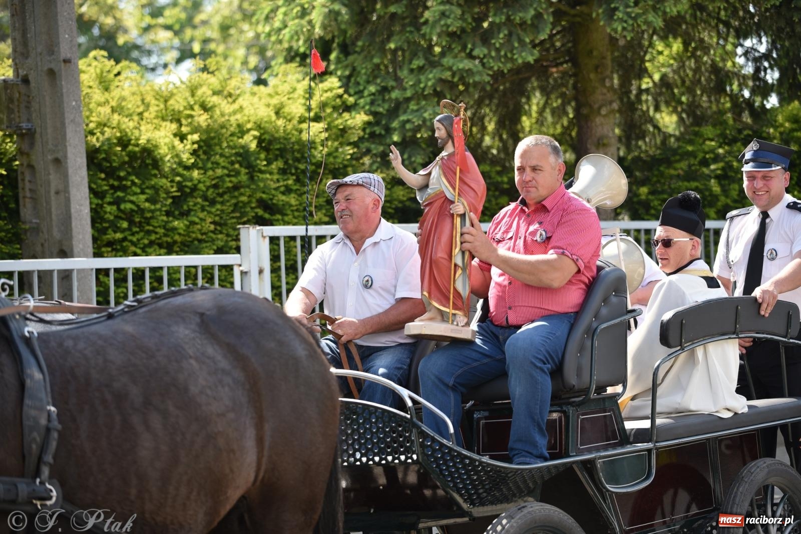 Zdjęcie w galerii na portalu naszraciborz.pl: Na pamiątkę wielkiego gradobicia. 147. procesja w Pogrzebieniu [FOTO i WIDEO] wiadomości z regionu