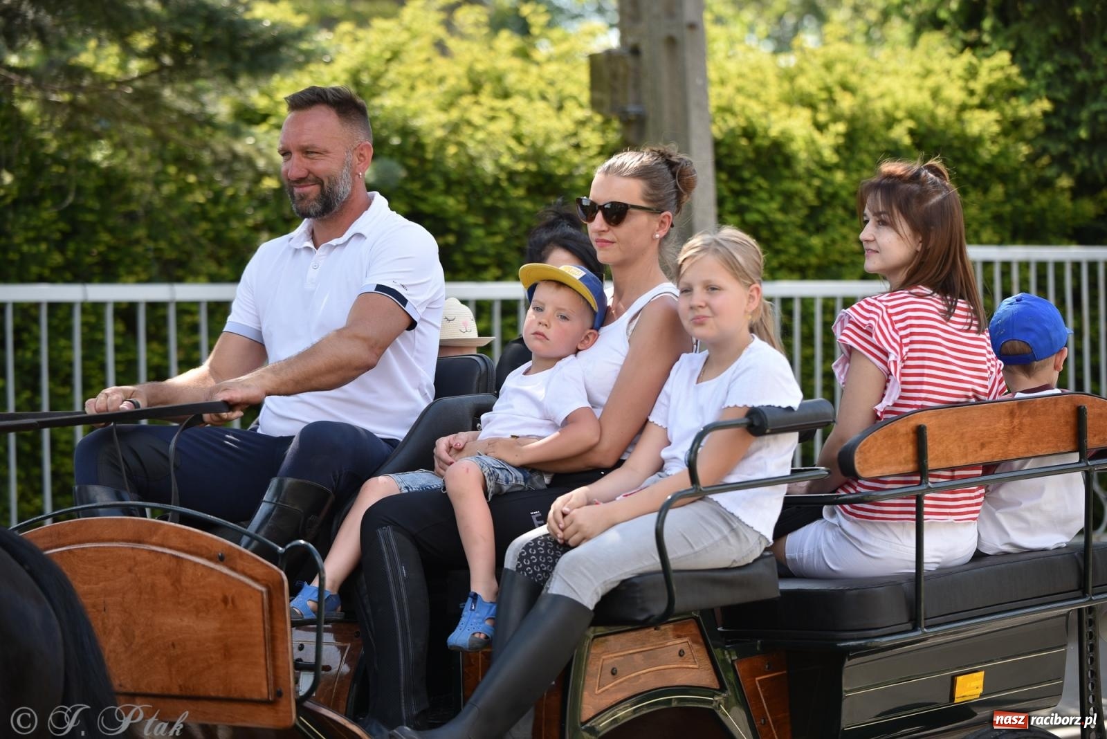 Zdjęcie w galerii na portalu naszraciborz.pl: Na pamiątkę wielkiego gradobicia. 147. procesja w Pogrzebieniu [FOTO i WIDEO] wiadomości z regionu