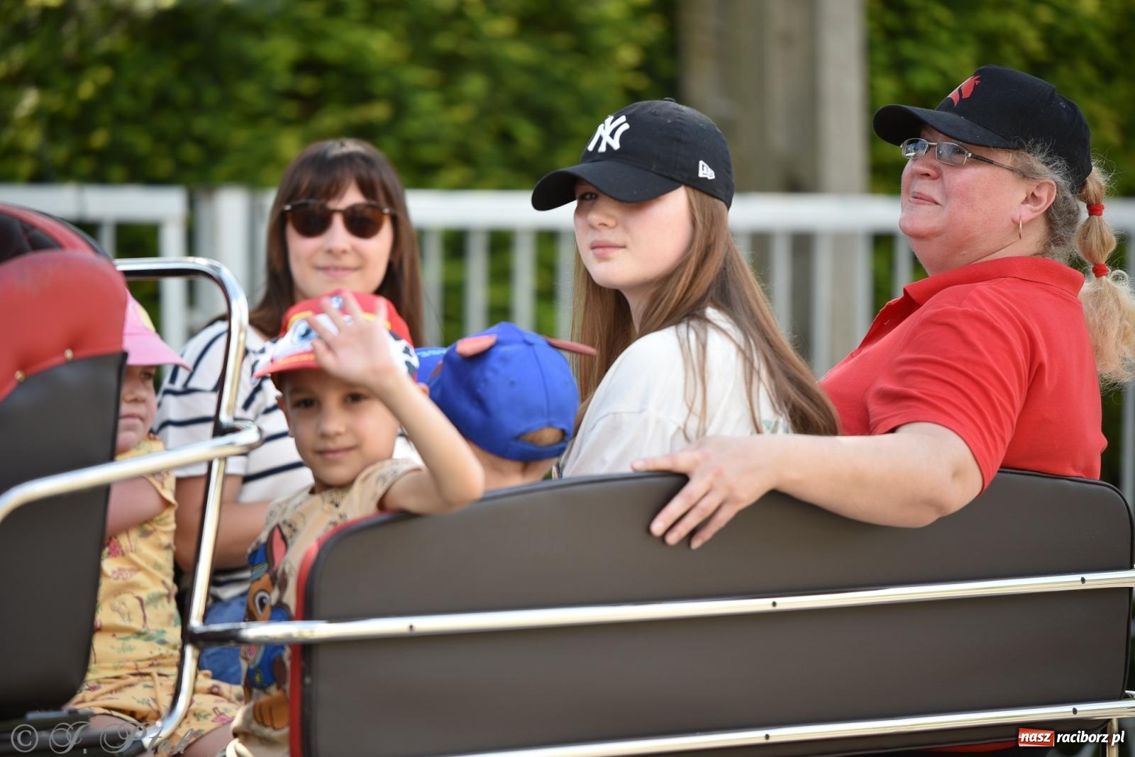 Zdjęcie w galerii na portalu naszraciborz.pl: Na pamiątkę wielkiego gradobicia. 147. procesja w Pogrzebieniu [FOTO i WIDEO] wiadomości z regionu