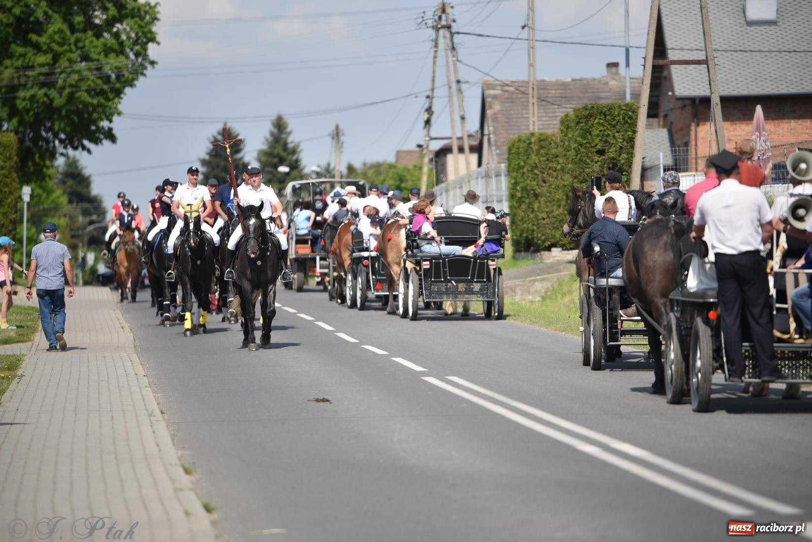 Zdjęcie w galerii na portalu naszraciborz.pl: Na pamiątkę wielkiego gradobicia. 147. procesja w Pogrzebieniu [FOTO i WIDEO] wiadomości z regionu