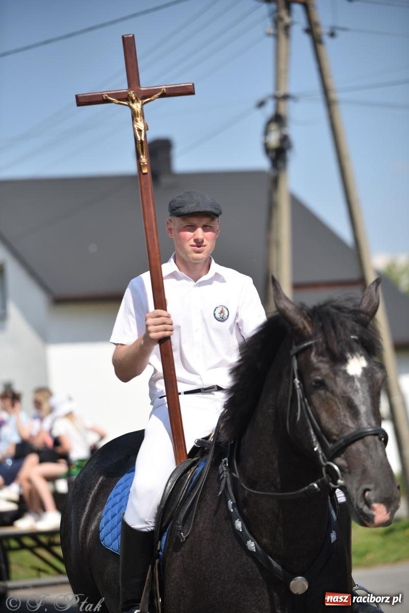 Zdjęcie w galerii na portalu naszraciborz.pl: Na pamiątkę wielkiego gradobicia. 147. procesja w Pogrzebieniu [FOTO i WIDEO] wiadomości z regionu