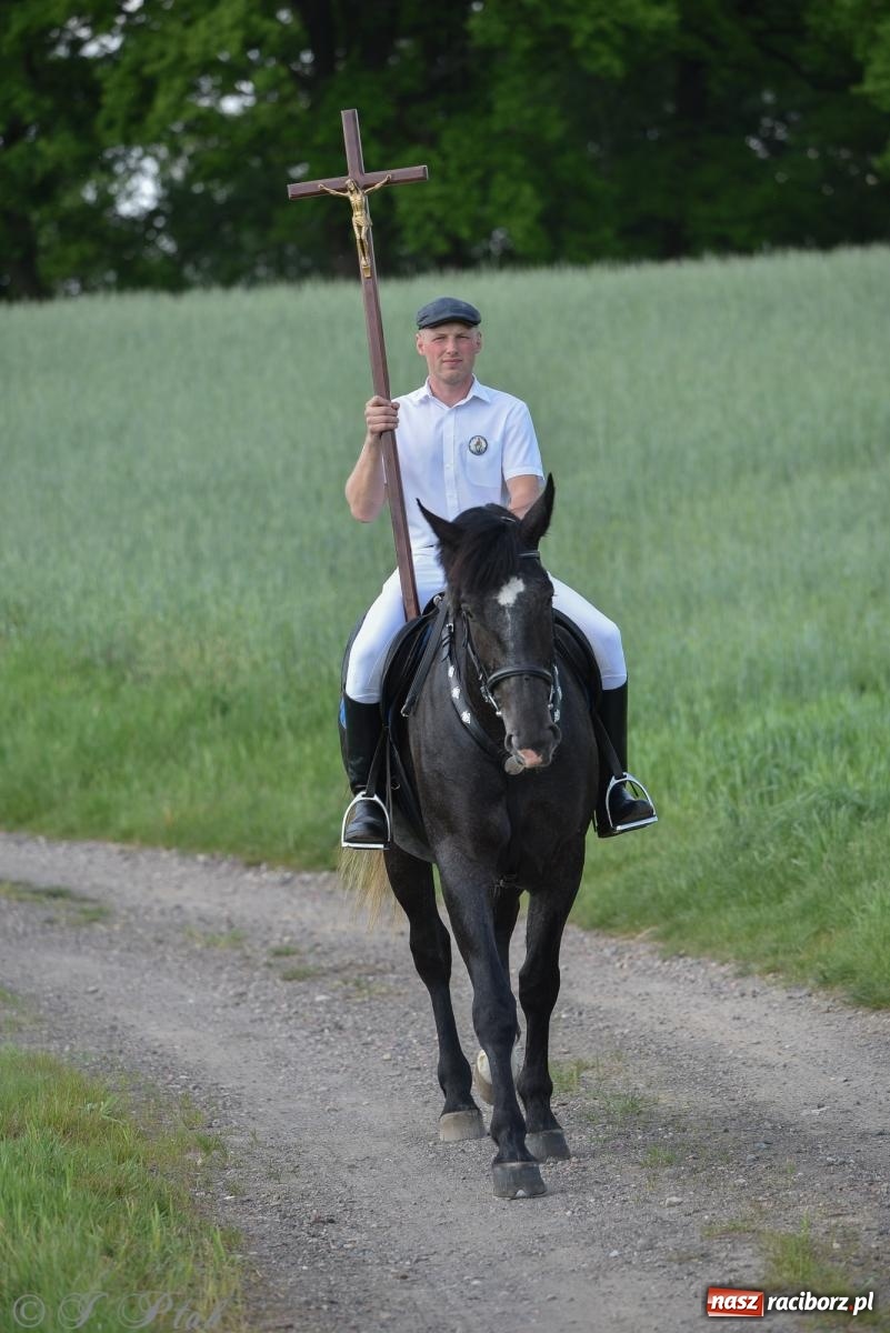 Zdjęcie w galerii na portalu naszraciborz.pl: Na pamiątkę wielkiego gradobicia. 147. procesja w Pogrzebieniu [FOTO i WIDEO] wiadomości z regionu