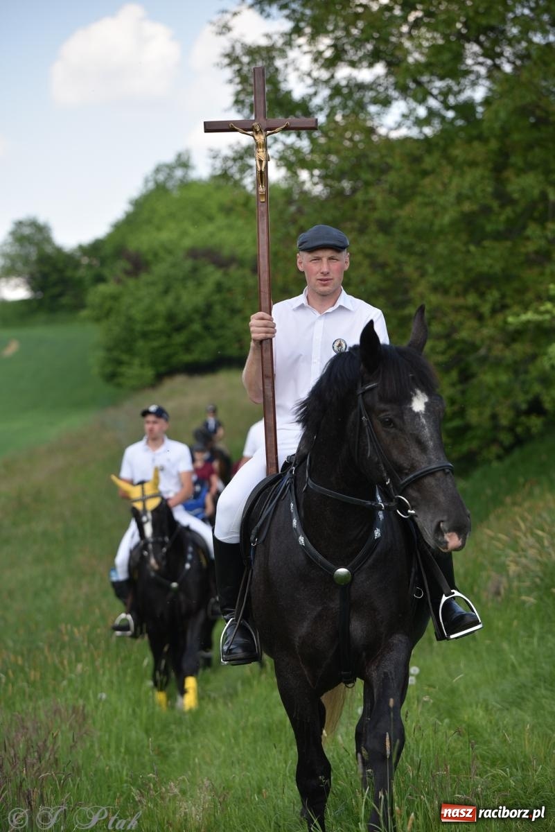 Zdjęcie w galerii na portalu naszraciborz.pl: Na pamiątkę wielkiego gradobicia. 147. procesja w Pogrzebieniu [FOTO i WIDEO] wiadomości z regionu