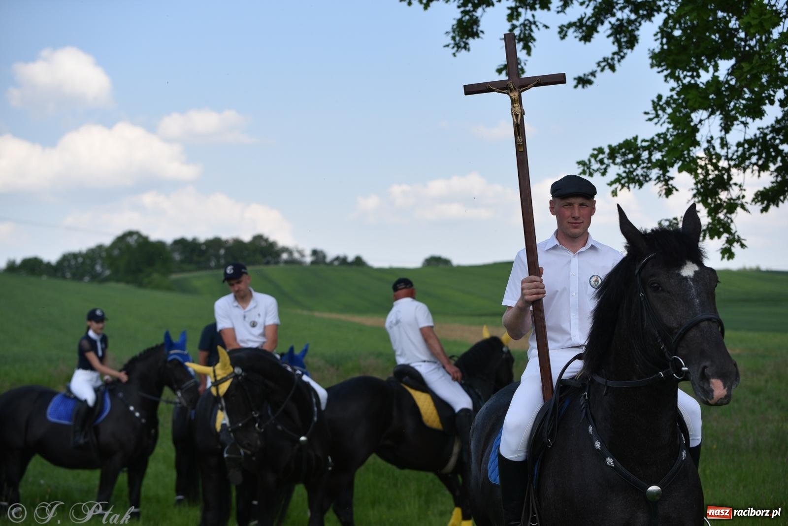 Zdjęcie w galerii na portalu naszraciborz.pl: Na pamiątkę wielkiego gradobicia. 147. procesja w Pogrzebieniu [FOTO i WIDEO] wiadomości z regionu