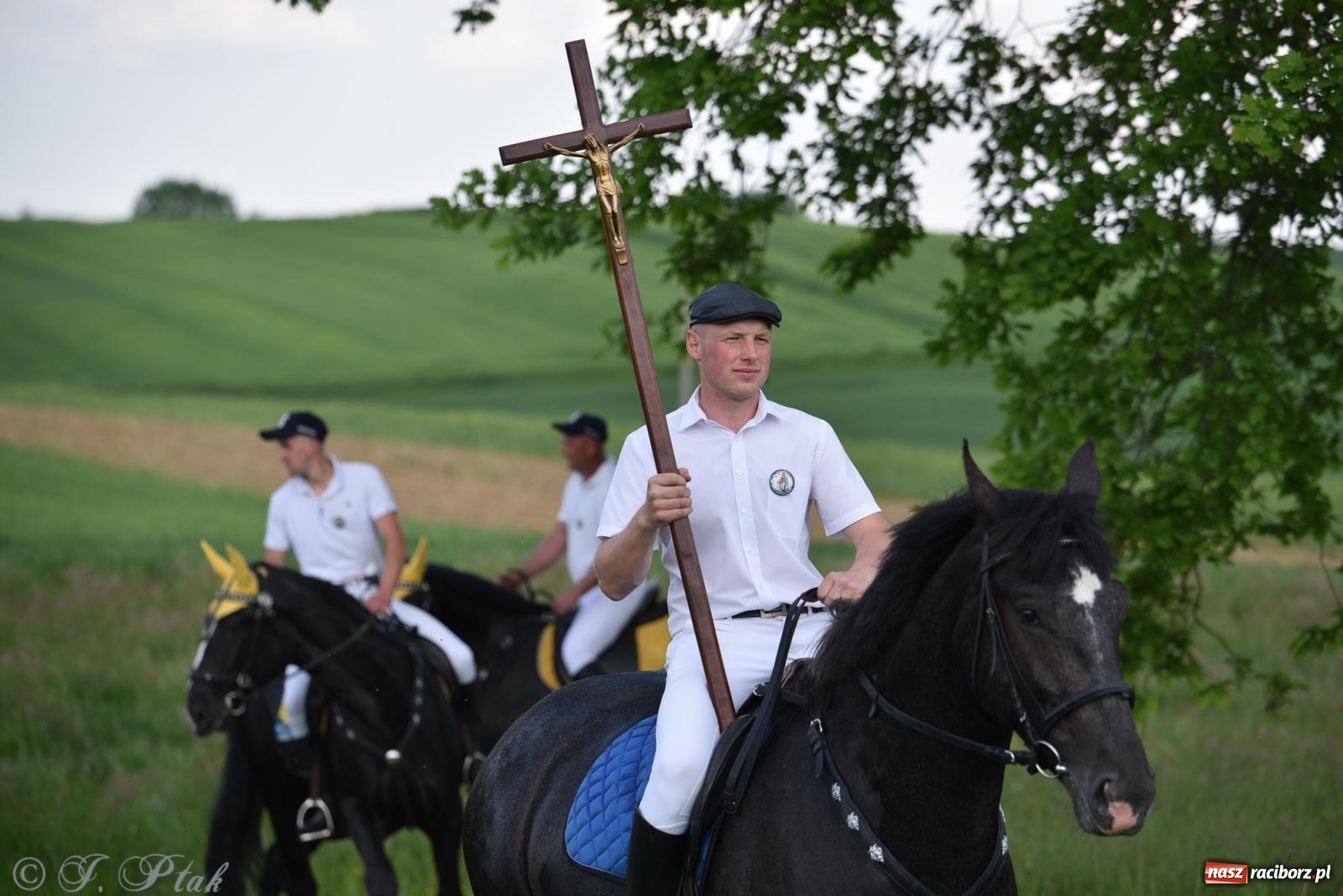 Zdjęcie w galerii na portalu naszraciborz.pl: Na pamiątkę wielkiego gradobicia. 147. procesja w Pogrzebieniu [FOTO i WIDEO] wiadomości z regionu