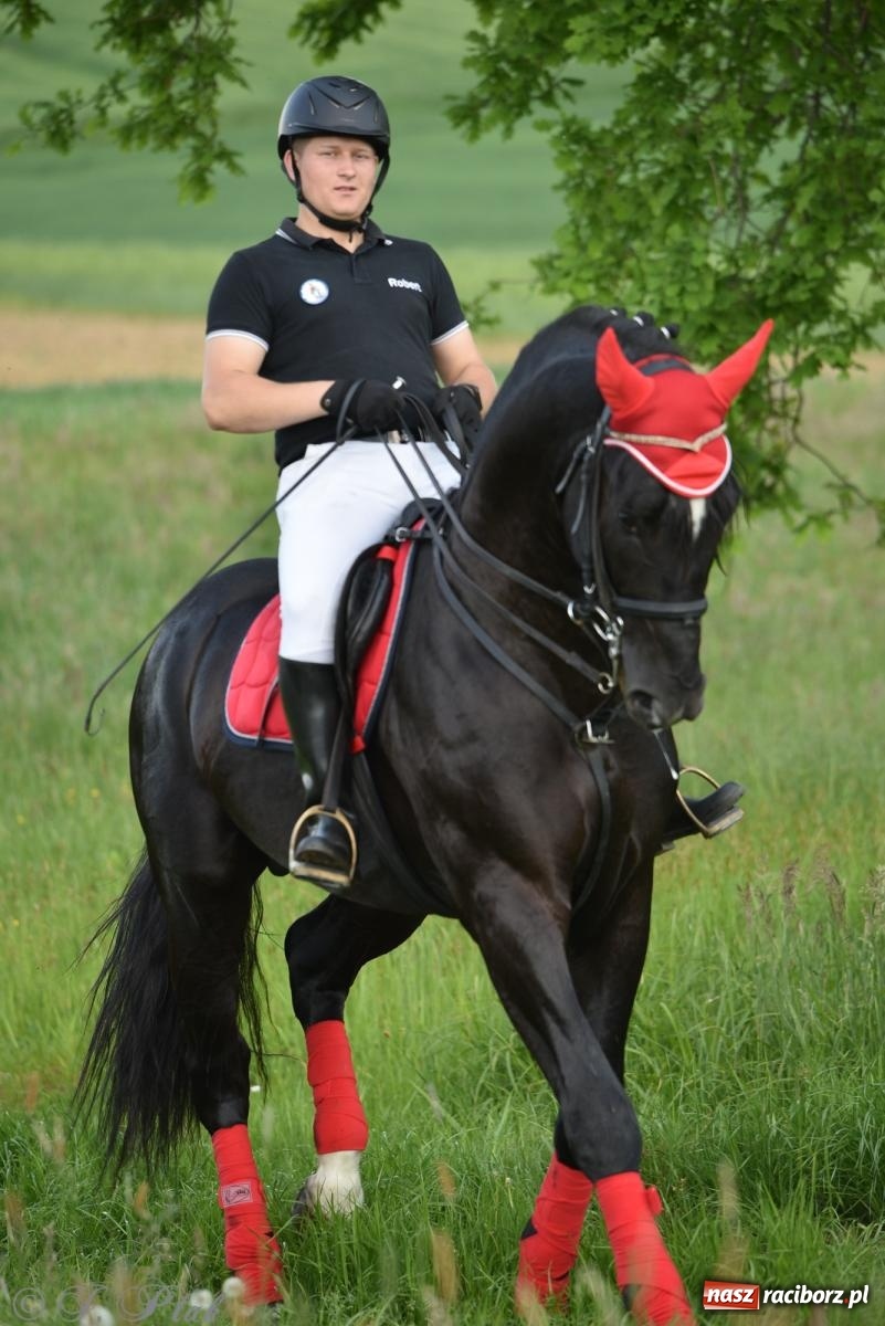 Zdjęcie w galerii na portalu naszraciborz.pl: Na pamiątkę wielkiego gradobicia. 147. procesja w Pogrzebieniu [FOTO i WIDEO] wiadomości z regionu