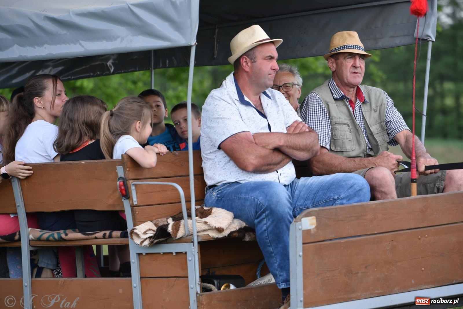 Zdjęcie w galerii na portalu naszraciborz.pl: Na pamiątkę wielkiego gradobicia. 147. procesja w Pogrzebieniu [FOTO i WIDEO] wiadomości z regionu